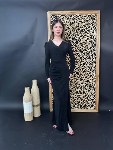 فستان اسود كم طويل