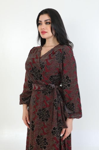 فستان “انسجام النقوش” – أناقة متوازنة بتفاصيل ناعم...