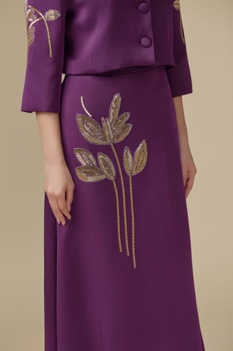 طقم “أناقة عصرية بلمسة فاخرة” – تصميم متكامل بحضور...