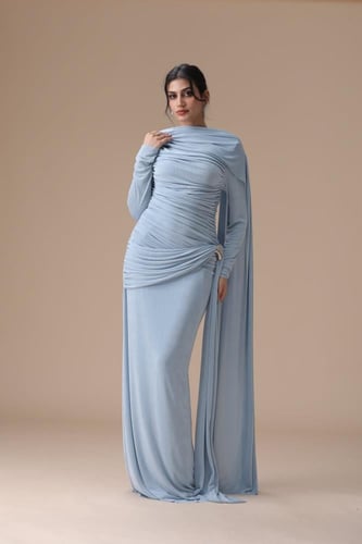 فستان درابيه بانسيابية فاخرة