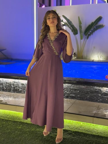 فستان ناعم بتطريز انيق يدوي انيق