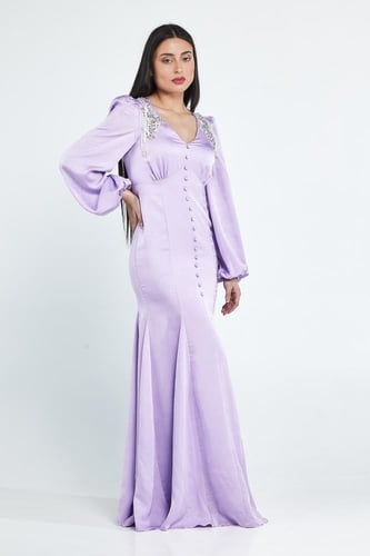 فستان طويل اكمام نفخ ازار امامية