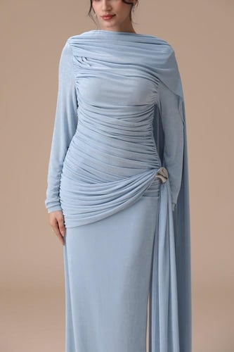 فستان درابيه بانسيابية فاخرة