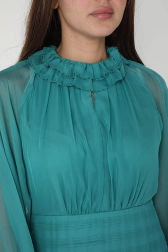 فستان طويل من الشيفون