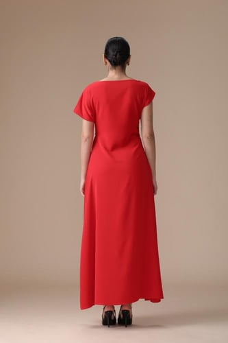 فستان “أناقة ناعمة مطرزة” – فخامة هادئة بإحساس أنث...