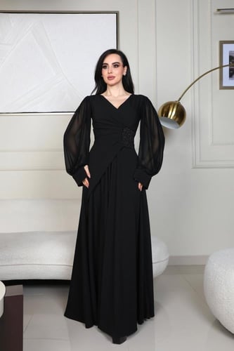 فستان اسود كويل بتطريز في الخصر