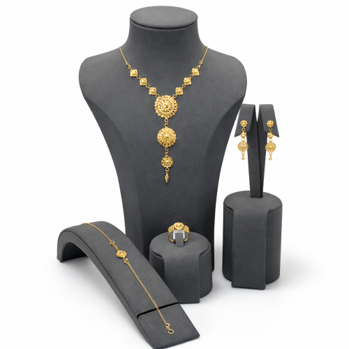 طقم ذهب بحريني عيار 21 وزن 6.26 جرام بتصميم متدلٍ...