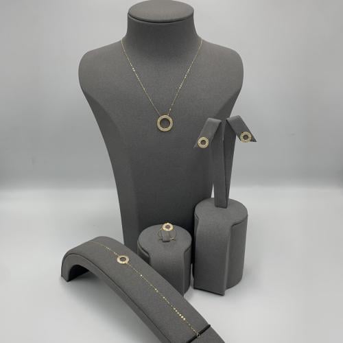 طقم مميز تصميم الماس عيار 18 الوزن 3.0