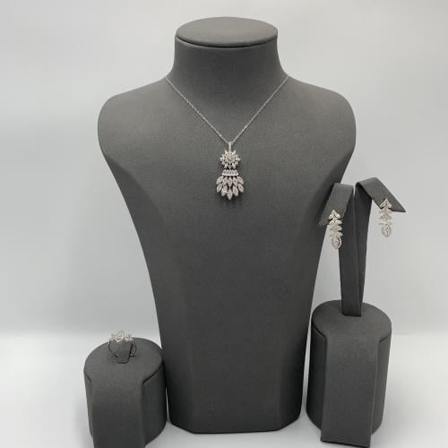 طقم مميز تصميم الماس عيار 18 الوزن 6.55