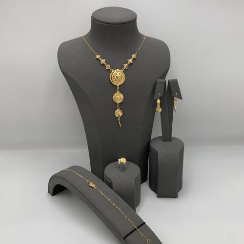 طقم ذهب بحريني عيار 21 بتصميم مزخرف فاخر وزن 6.26...