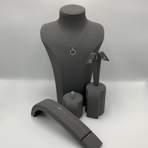 طقم مميز تصميم الماس عيار 18 الوزن 2.6