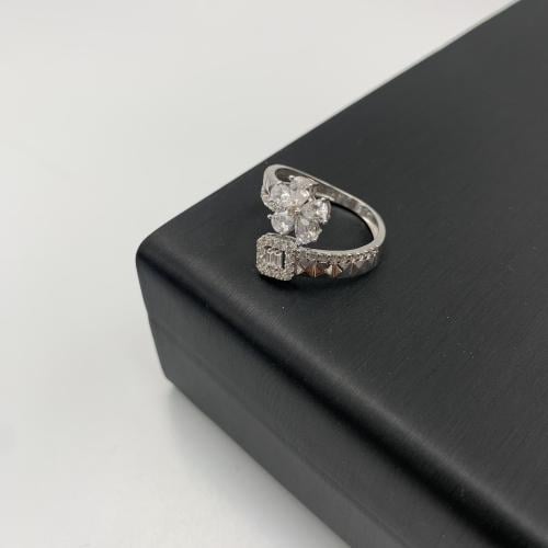 خاتم مميز تصميم الماس عيار 18 الوزن 2.9