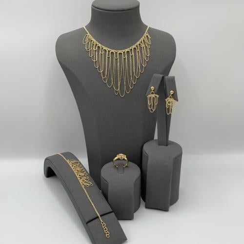 طقم ذهب إيطالي عيار 18 بوزن 24.17 جرام – إطلالة را...