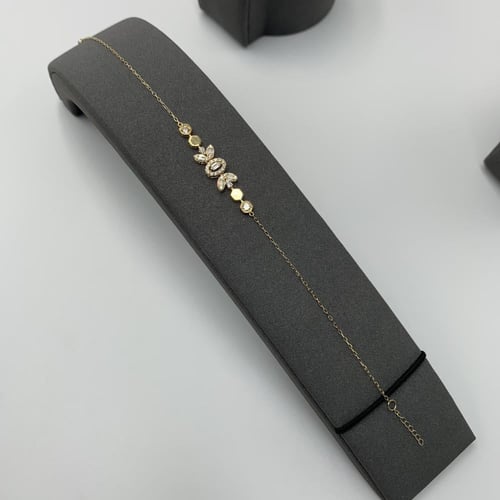 طقم إيطالي ذهب عيار 18 تصميم ألماس فاخر - وزن 8.08...