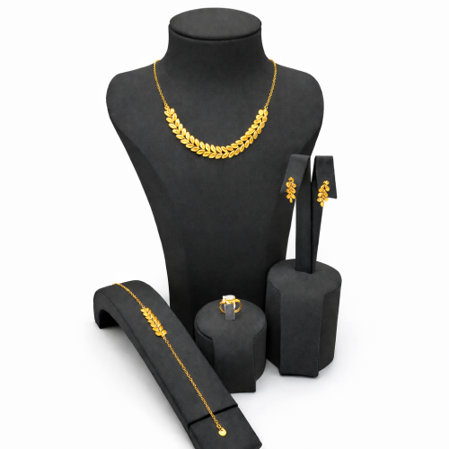 طقم ذهب عيار 21 بحريني وزن 5.75 جرام تصميم ناعم لل...