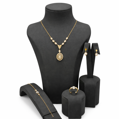 طقم ذهب إيطالي عيار 18 وزن 6.07 جرام ناعم