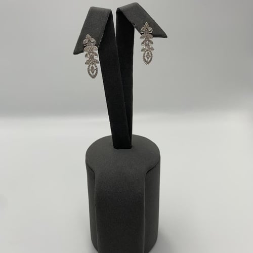 طقم مميز تصميم الماس عيار 18 الوزن 6.55