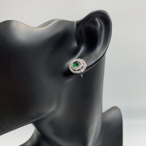 حلق ذهب ابيض تصميم الماس عيار 18 الوزن 3.05