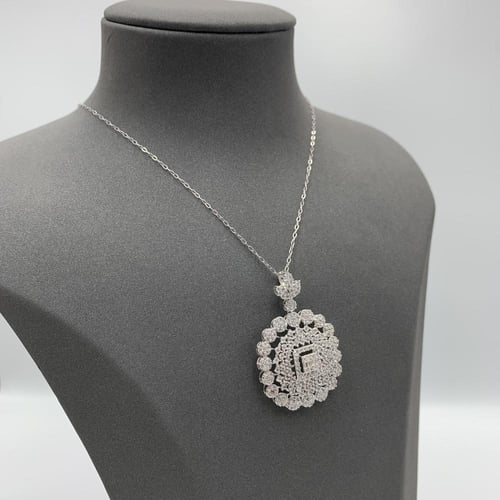 طقم مميز تصميم الماس عيار 18 الوزن 8.74