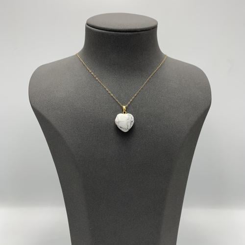 عقد حجر ثمين مع الذهب مميز عيار 18 الوزن 1.0