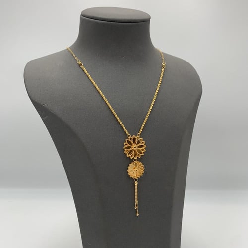 طقم ذهب بحريني عيار 21 وزن 9.21 جرام بتصميم زهرة م...