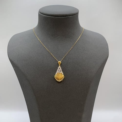 عقد ذهب إيطالي عيار 18 وزن 3.21 جرام بتعليقة مروحي...