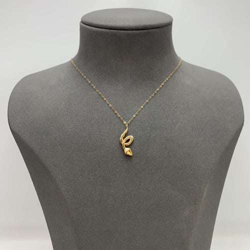 عقد ذهب إيطالي عيار 18 بوزن 1.18 جرام بتصميم فني م...