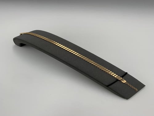 سوارة بحريني ذهب عيار 18 بتصميم كلاسيكي بوزن 5.9 ج...