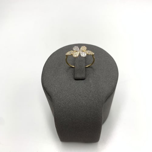 طقم مميز تصميم الماس عيار 18 الوزن 4.74