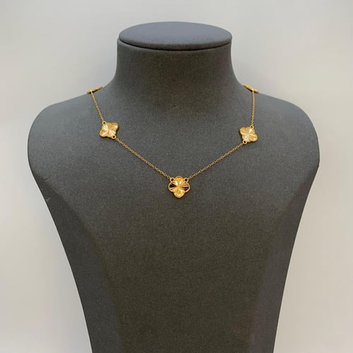 عقد إيطالي ذهب عيار 21 وزن 3.3 جرام بتصميم ورد أني...