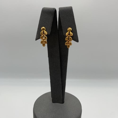 طقم ذهب عيار 21 بحريني وزن 5.75 جرام تصميم ناعم لل...