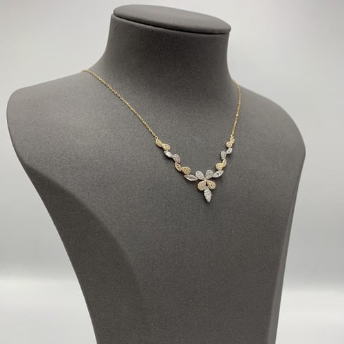 طقم مميز تصميم الماس عيار 18 الوزن 4.74