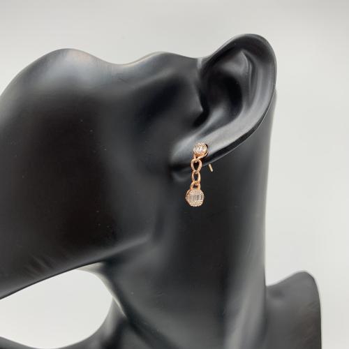 حلق مميز تصميم الماس عيار 18 الوزن 2.5