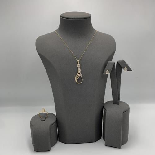 طقم مميز تصميم الماس عيار 18 الوزن 4.83