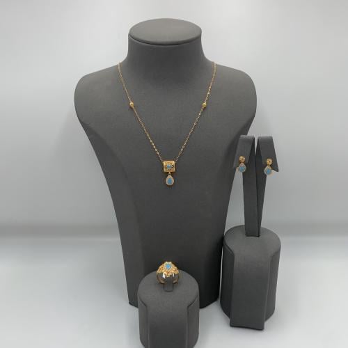 نص طقم ذهب بحريني عيار 21 بحجر فيروزي أنيق وزن 8.9...