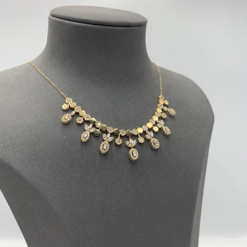 طقم إيطالي ذهب عيار 18 تصميم ألماس فاخر - وزن 8.08...