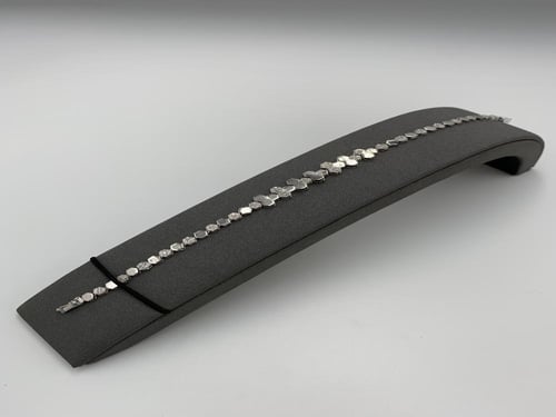 سوارة إيطالي ذهب أبيض عيار 18 بتصميم هندسي بوزن 4....