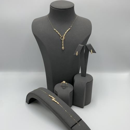 طقم مميز ايطالي عيار 18 الوزن 6.8