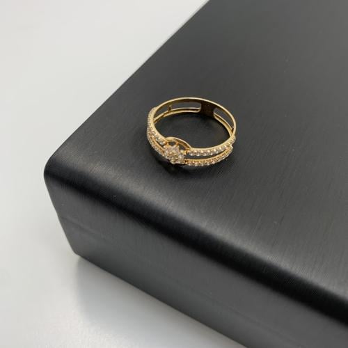 خاتم ذهب مميز تصميم الماس عيار 18 الوزن 1.17