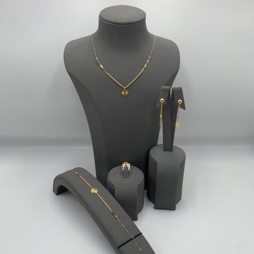 طقم ذهب بحريني عيار 21 تصميم ناعم فاخر وزن 4.8 جرا...