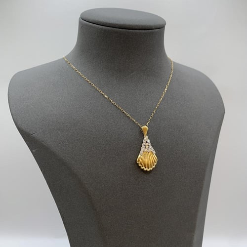 عقد ذهب إيطالي عيار 18 وزن 3.21 جرام بتعليقة مروحي...