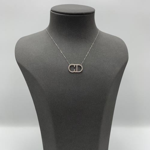 عقد مميز ايطالي تصميم الماس عيار 18 الوزن 0.76