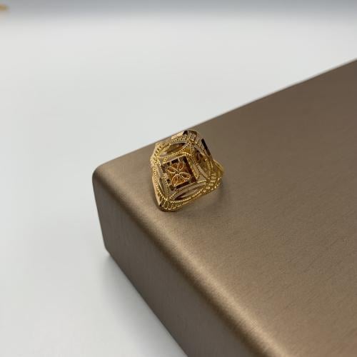 خاتم بحريني ذهب عيار 21 بتصميم ماسي محفور ونقشة ور...