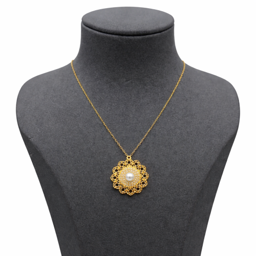 عقد ذهب عيار 21 وزن 2.62 جرام بتعليقة مزخرفة بفص ل...