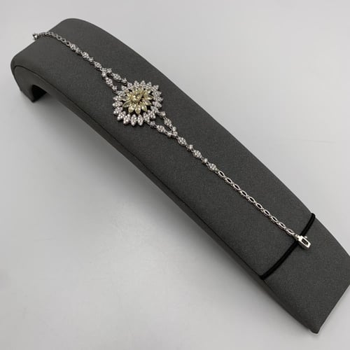 طقم مميز تصميم الماس عيار 18 الوزن 29.8