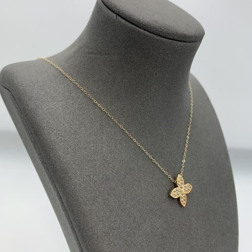 عقد إيطالي ذهب عيار 18 – تصميم وردة مرصعة 0.93 جرا...