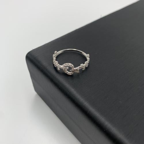 خاتم مميز تصميم الماس عيار 18 الوزن 1.24