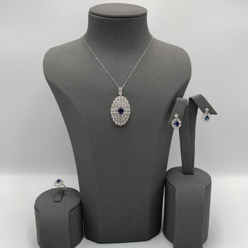 طقم مميز تصميم الماس عيار 18 الوزن 8.45