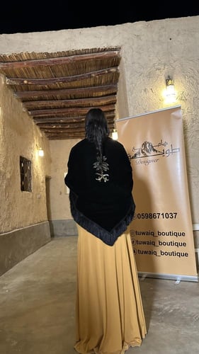 شال بشعار سيفين ونخله