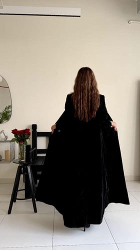 بليزر مخمل اسود مكسر بازارير ذهبي واسود